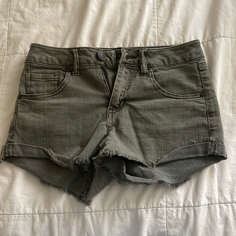 Refuge (Charlotte Russe) army green denim shorts